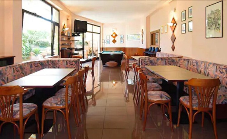 Imagen del bar/restaurante del Hotel Anna, Navene. Foto 7