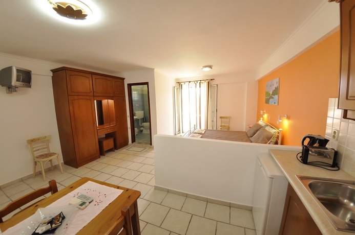 Imagen de la habitación del Hotel Anna Studios. Foto 17