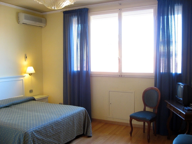 Imagen de la habitación del Hotel Annabella Hotel. Foto 8