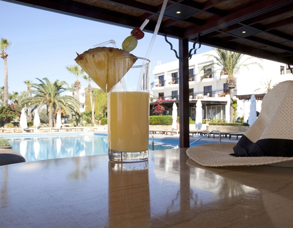 Imagen de la piscina del Hotel Annabelle, Paphos. Foto 16