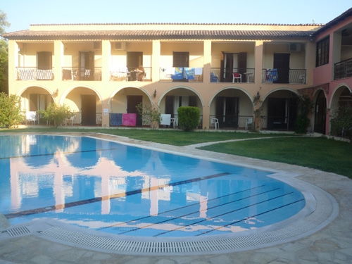 Imagen de la piscina del Hotel Annaliza. Foto 5
