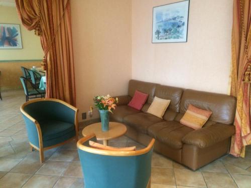 Imagen de la habitación del Hotel Anne De Beaujeu. Foto 7