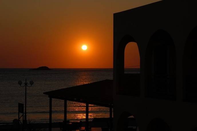 Imagen de los exteriores del Hotel Anni. Foto 4