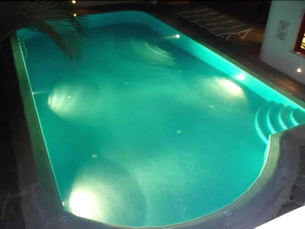 Imagen de la piscina del Hotel Annita\'s Village. Foto 19
