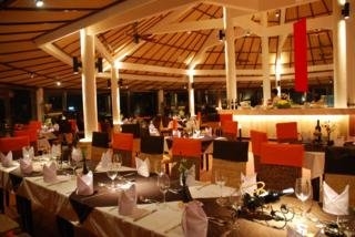 Imagen del bar/restaurante del Hotel Anoasis Beach Resort. Foto 3
