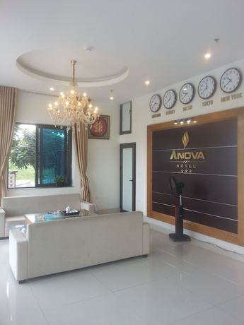 Imagen de los interiores del Hotel Anova. Foto 18