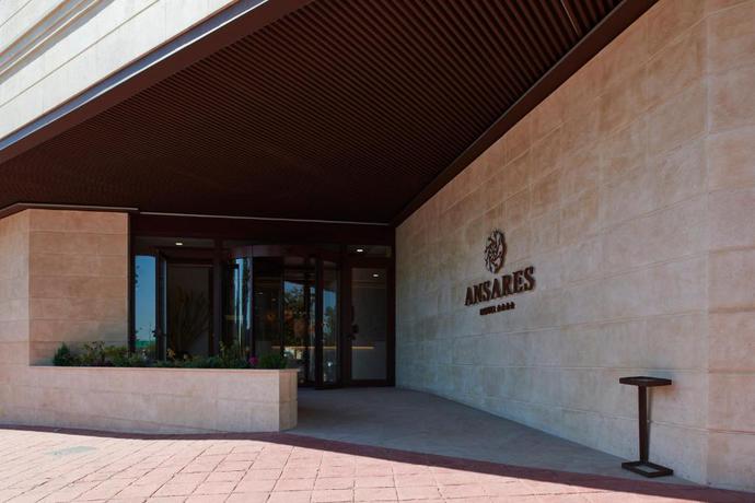 Imagen de los exteriores del Hotel Ansares. Foto 11