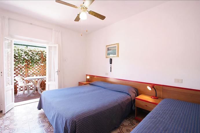Imagen de la habitación del Hotel Anselmi. Foto 12