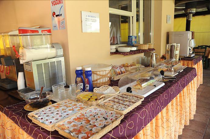 Imagen del bar/restaurante del Hotel Anselmi. Foto 3