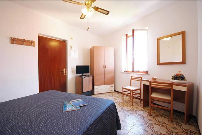Imagen de la habitación del Hotel Anselmi. Foto 16