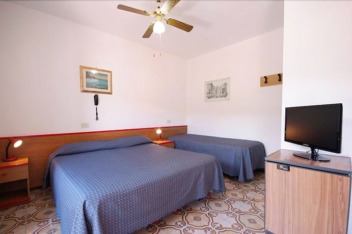 Imagen de la habitación del Hotel Anselmi. Foto 17