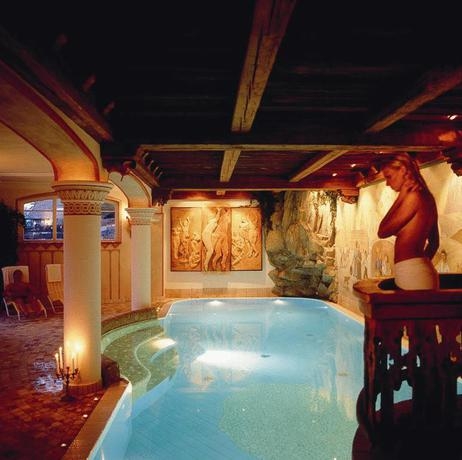 Imagen de la piscina del Hotel Ansitz Jakoberhof. Foto 6