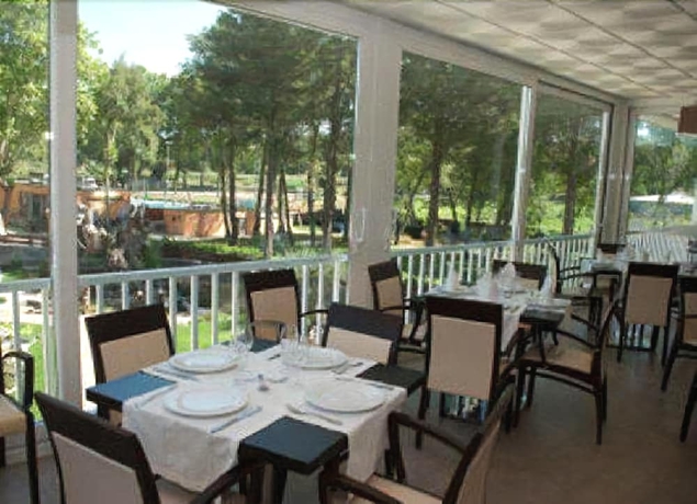 Imagen del bar/restaurante del Hotel Ansuiña. Foto 5