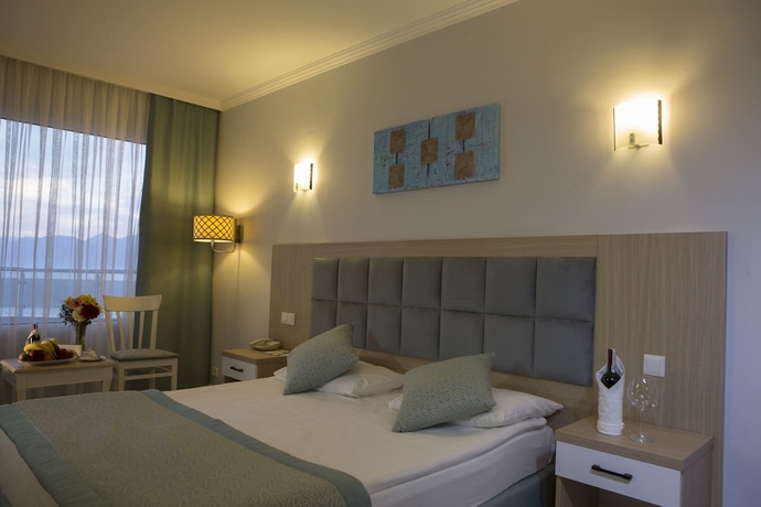 Imagen de la habitación del Hotel Antalya Adonis. Foto 3