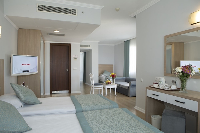 Imagen de la habitación del Hotel Antalya Adonis. Foto 4