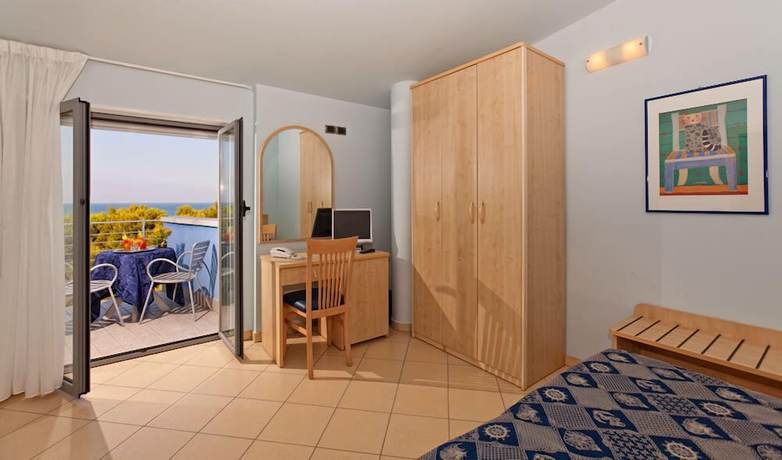 Imagen de la habitación del Hotel Antares, Alba Adri&aacute;tica. Foto 8