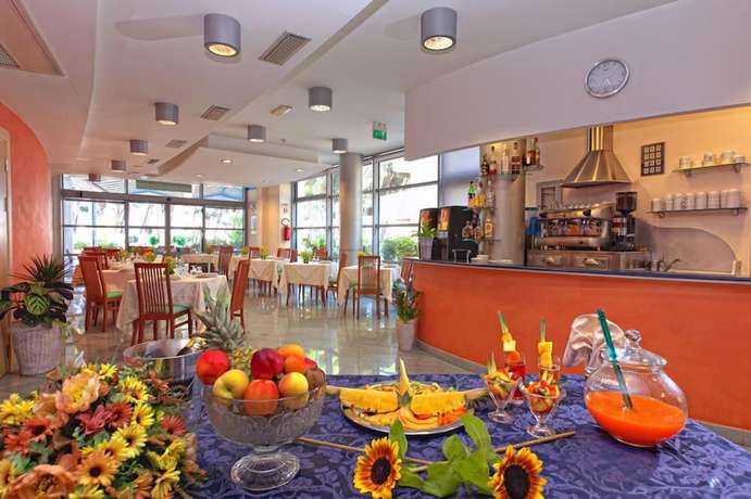 Imagen del bar/restaurante del Hotel Antares, Alba Adri&aacute;tica. Foto 6