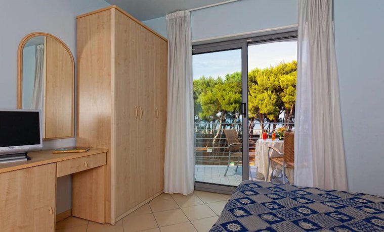 Imagen de la habitación del Hotel Antares, Alba Adri&aacute;tica. Foto 11
