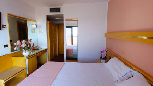 Imagen de la habitación del Hotel Antares, Grado. Foto 1