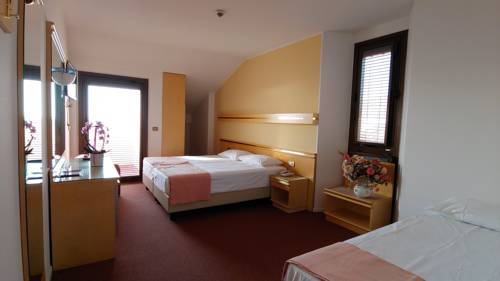 Imagen de la habitación del Hotel Antares, Grado. Foto 2