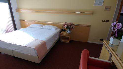 Imagen de la habitación del Hotel Antares, Grado. Foto 4