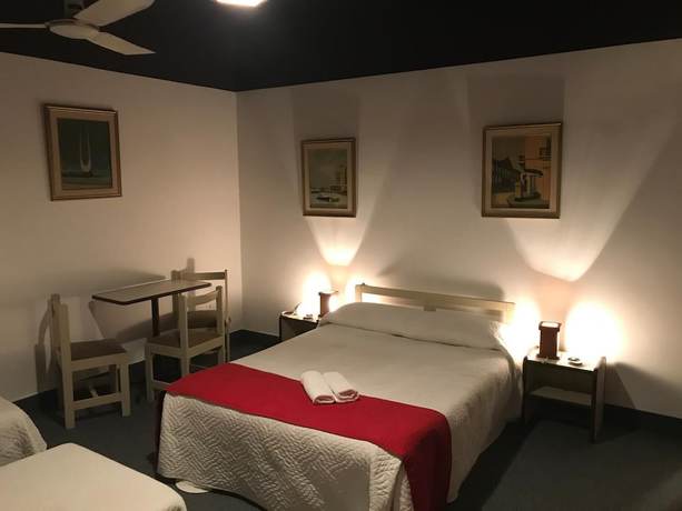 Imagen de la habitación del Hotel Antares, Montevideo. Foto 12