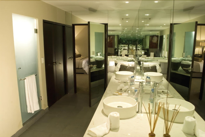 Imagen de la habitación del Hotel Antaris Cintermex. Foto 11