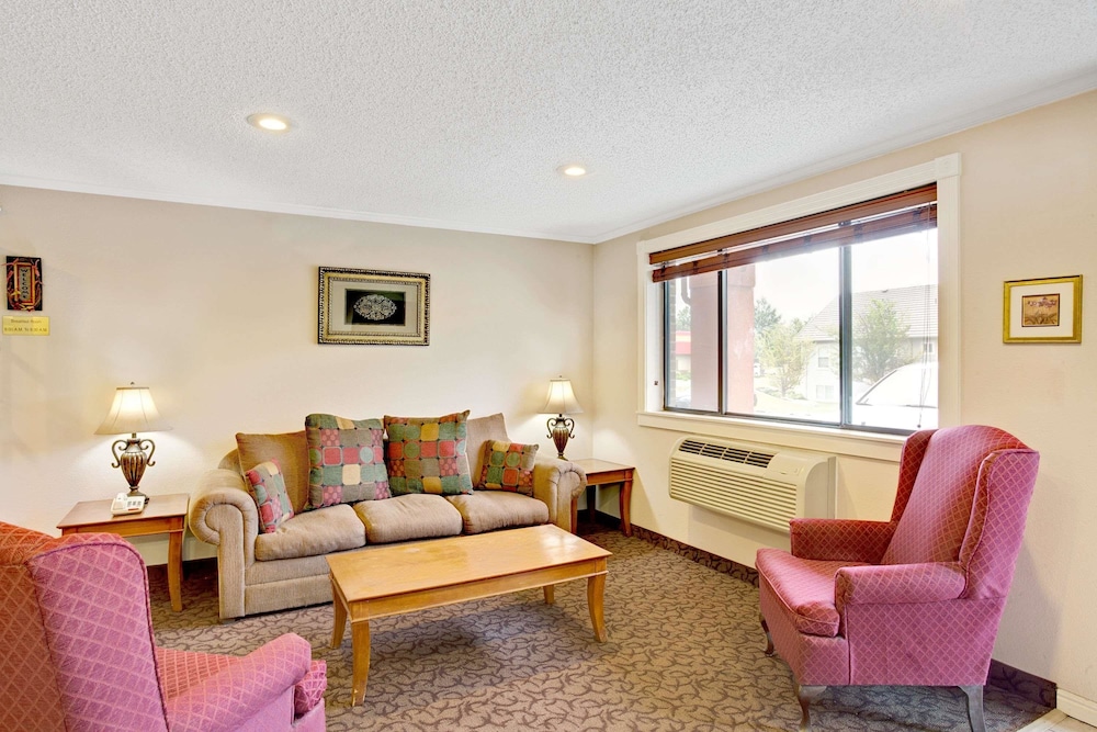 Imagen de los interiores del Hotel Antelope Inn and Suites. Foto 4