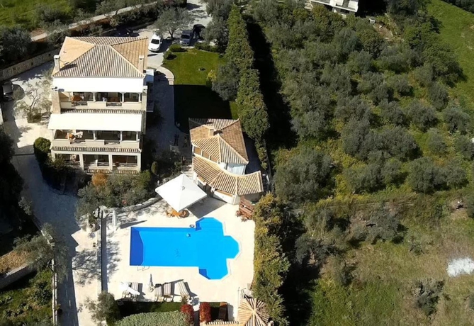 Imagen de la piscina del Hotel Anthemion Suites and Villas. Foto 19