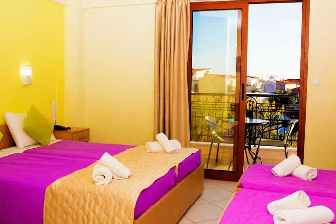 Imagen de la habitación del Hotel Anthena Studios. Foto 14