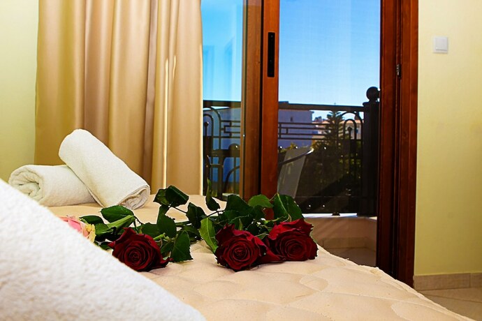 Imagen de la habitación del Hotel Anthena Studios. Foto 16