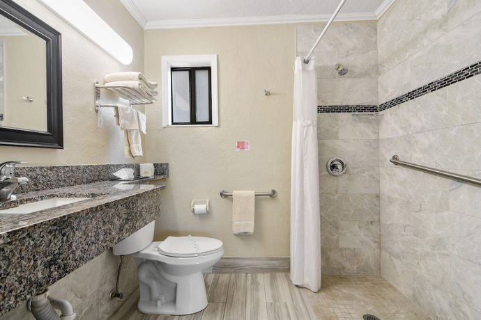 Imagen de la habitación del Hotel Anthony\'s on the Beach. Foto 12