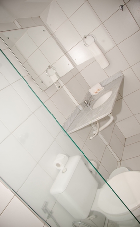 Imagen de la habitación del Hotel Antibes. Foto 8