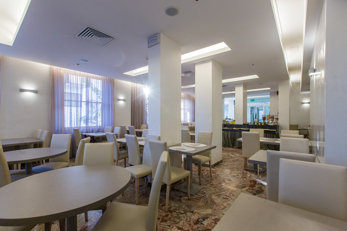 Imagen del bar/restaurante del Hotel Antibes, Riccione. Foto 2