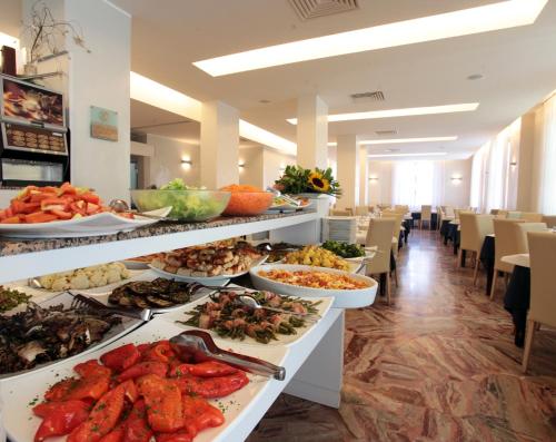 Imagen del bar/restaurante del Hotel Antibes, Riccione. Foto 3