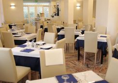 Imagen del bar/restaurante del Hotel Antibes, Riccione. Foto 4