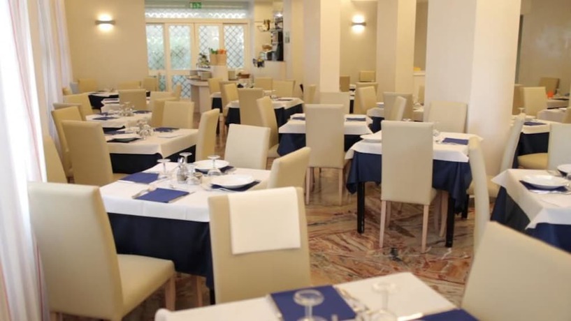 Imagen del bar/restaurante del Hotel Antibes, Riccione. Foto 4