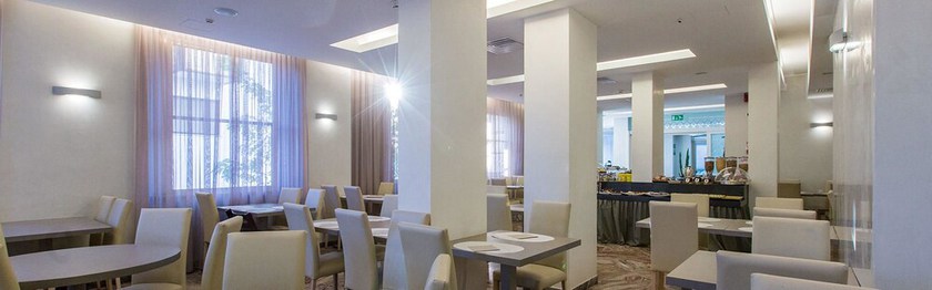 Imagen del bar/restaurante del Hotel Antibes, Riccione. Foto 5