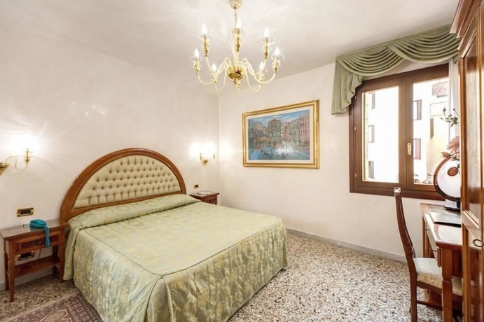 Imagen de la habitación del Hotel Antica Casa Carettoni. Foto 5