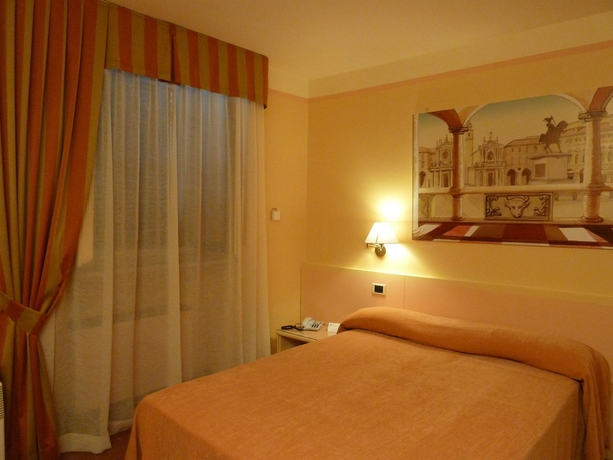 Imagen de la habitación del Hotel Antica Dogana, Tur&iacute;n. Foto 9