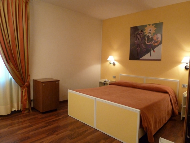 Imagen de la habitación del Hotel Antica Dogana, Tur&iacute;n. Foto 14
