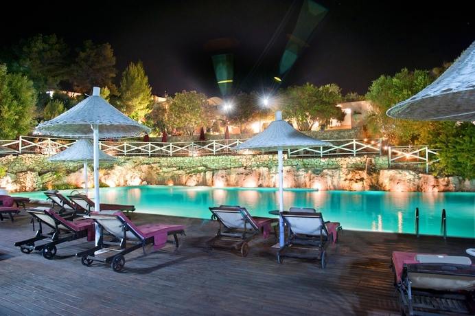 Imagen de la piscina del Hotel Antica Masseria Rottacapozza. Foto 14