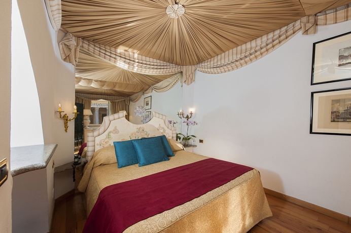 Imagen de la habitación del Hotel Antico Albergo del Sole al Pantheon. Foto 3