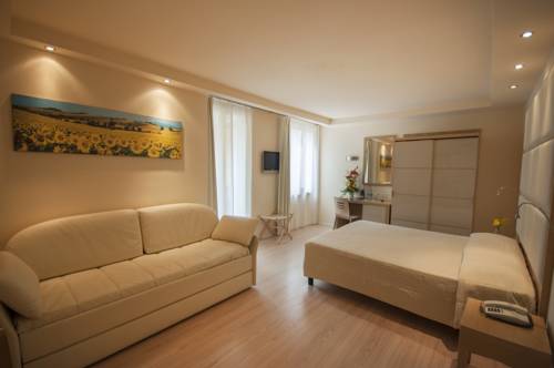 Imagen de la habitación del Hotel Antico Borgo, Riva del Garda. Foto 2
