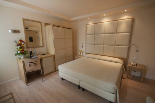 Imagen de la habitación del Hotel Antico Borgo, Riva del Garda. Foto 8