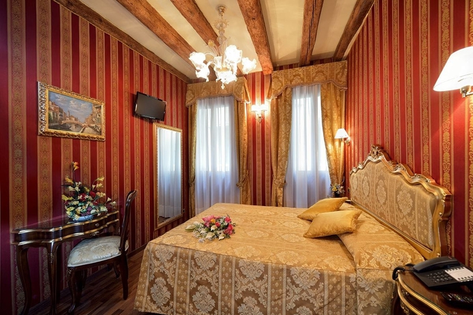 Imagen de la habitación del Hotel Antico Panada. Foto 14