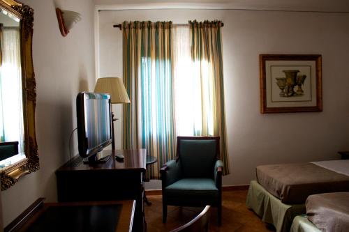 Imagen de la habitación del Hotel Antico Residence Roma. Foto 10