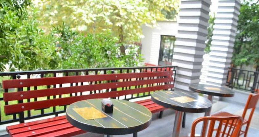Imagen de los exteriores del Hotel Antigone. Foto 16