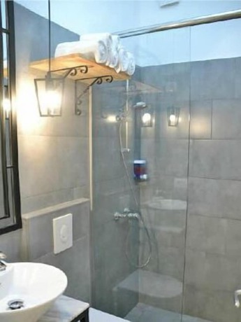 Imagen de la habitación del Hotel Antigone. Foto 14