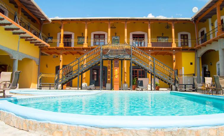 Imagen de la piscina del Hotel Antigua Comayagua. Foto 11